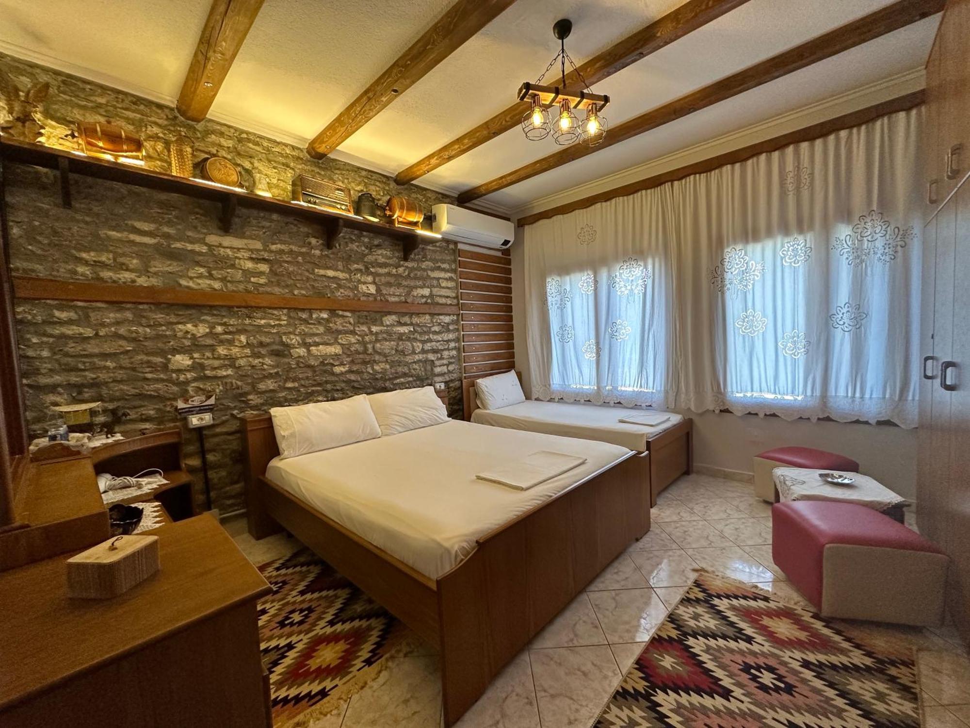 Ahmetaj Guest House Gjirokastër Екстериор снимка