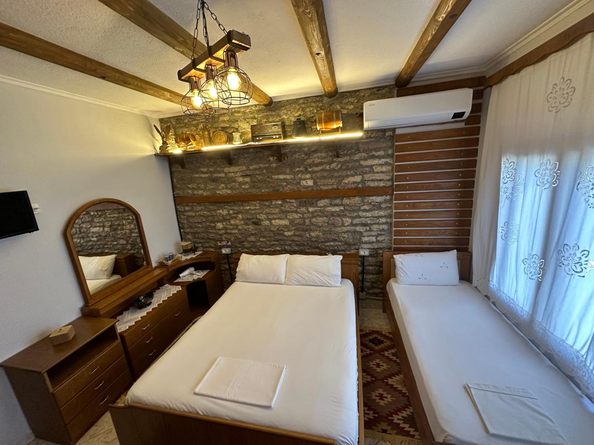 Ahmetaj Guest House Gjirokastër Екстериор снимка
