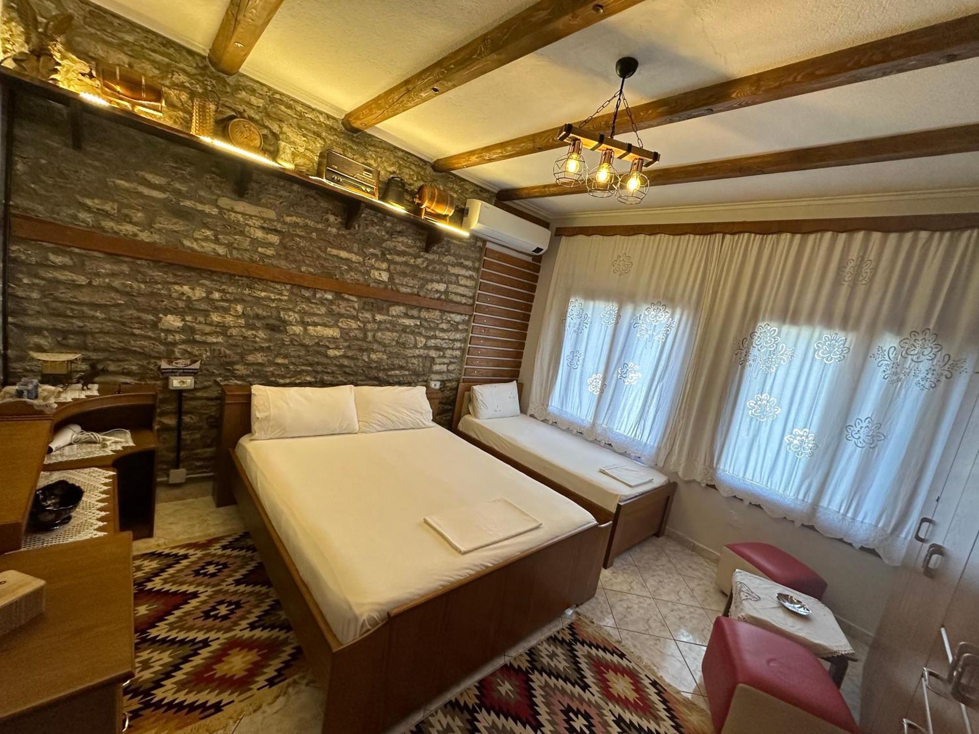 Ahmetaj Guest House Gjirokastër Екстериор снимка