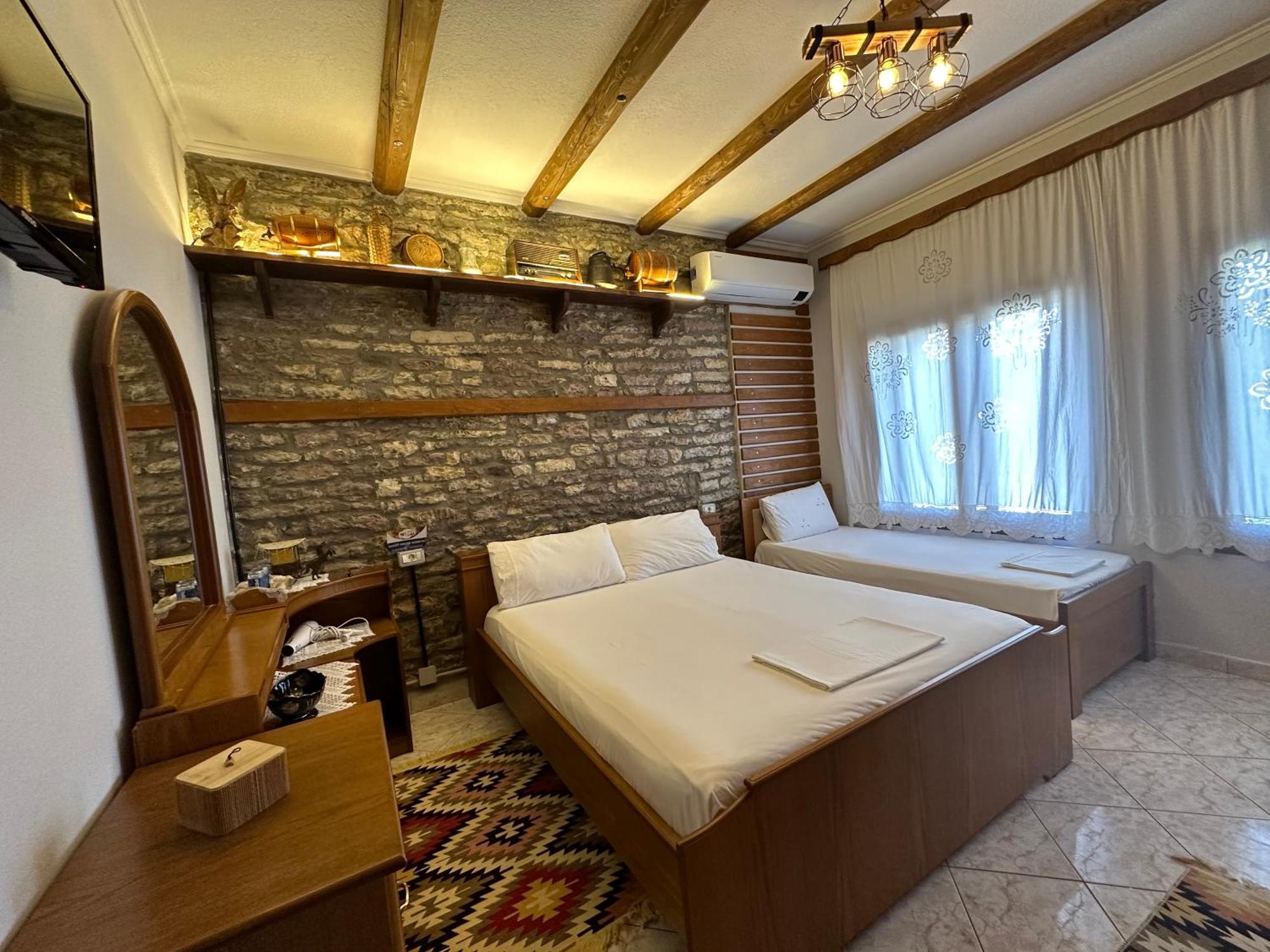 Ahmetaj Guest House Gjirokastër Екстериор снимка