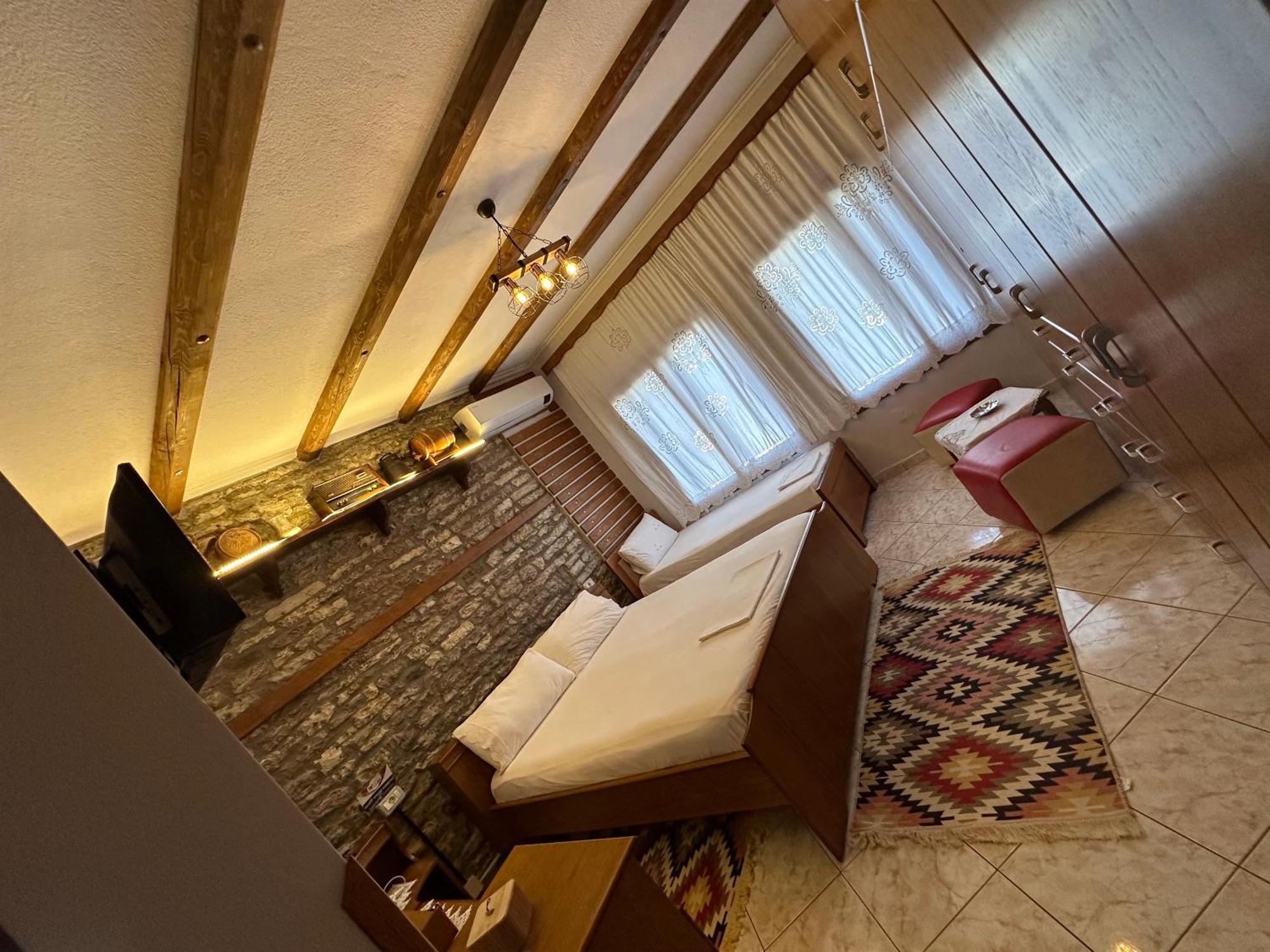 Ahmetaj Guest House Gjirokastër Екстериор снимка