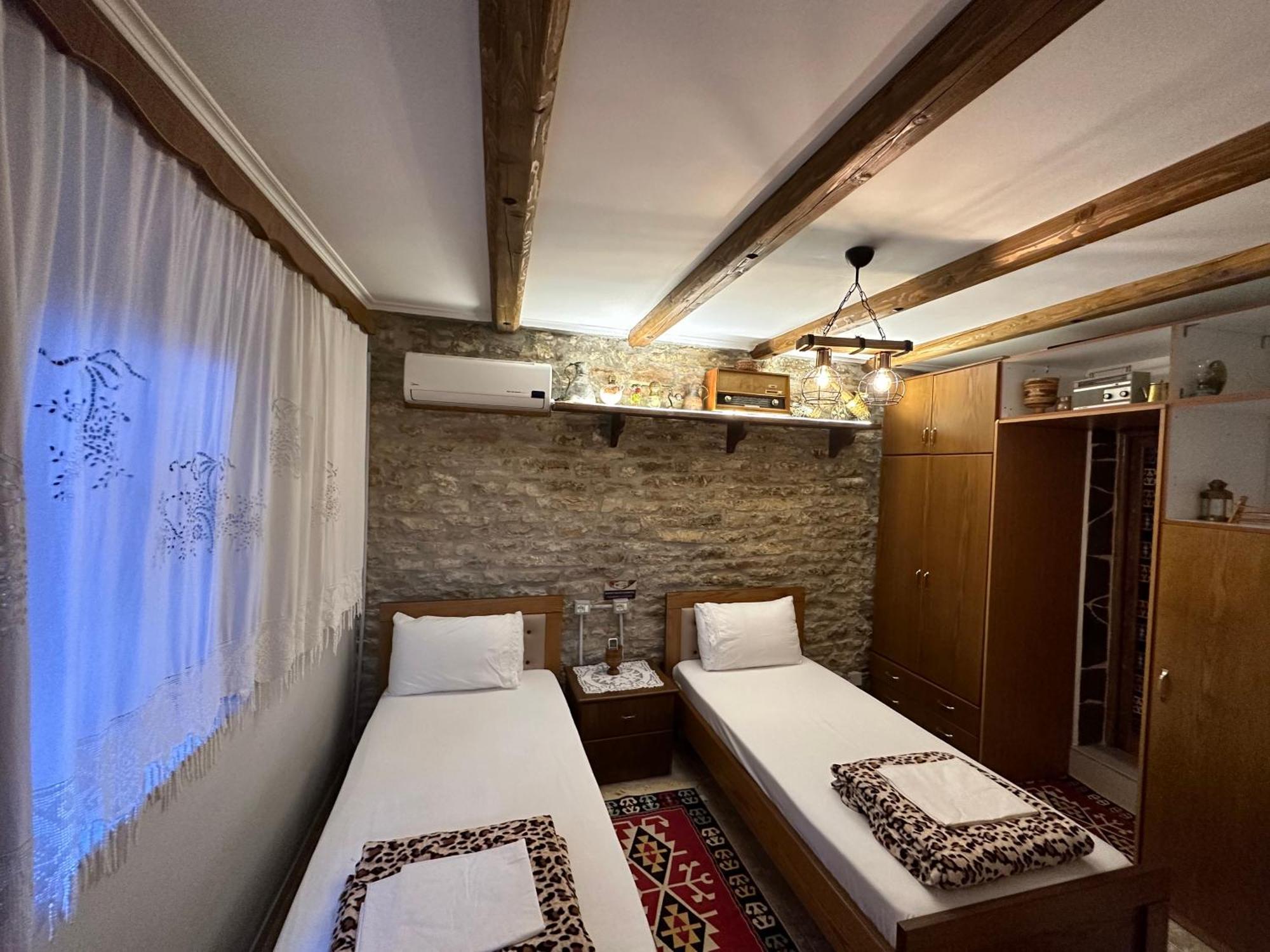 Ahmetaj Guest House Gjirokastër Екстериор снимка