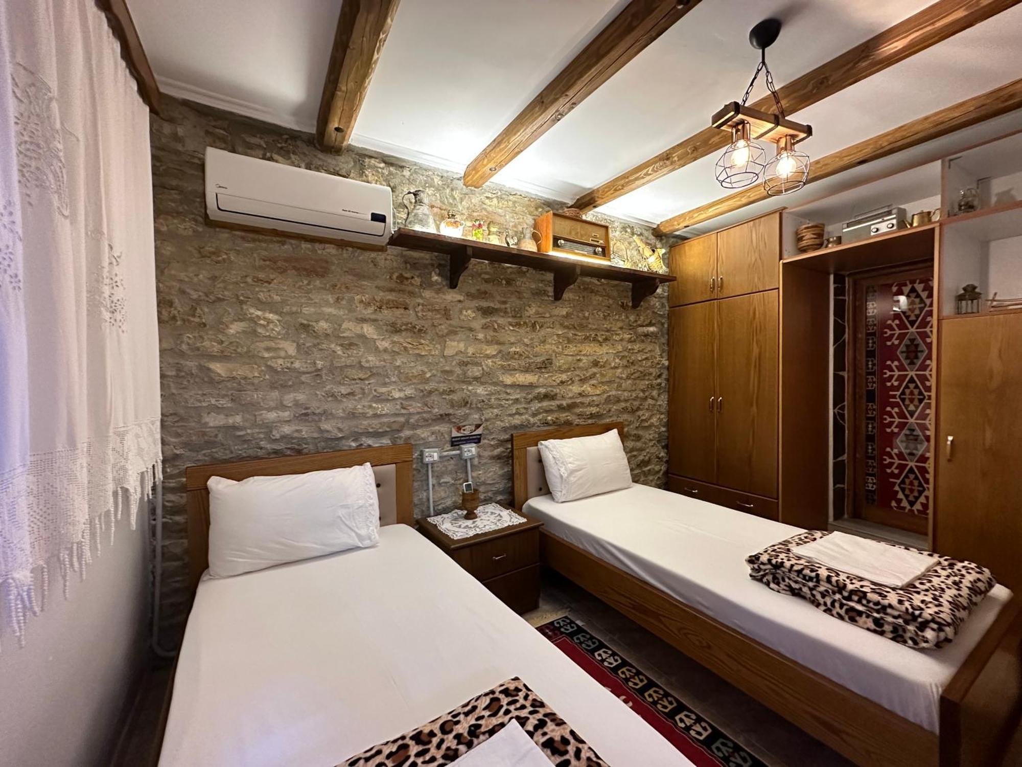 Ahmetaj Guest House Gjirokastër Екстериор снимка