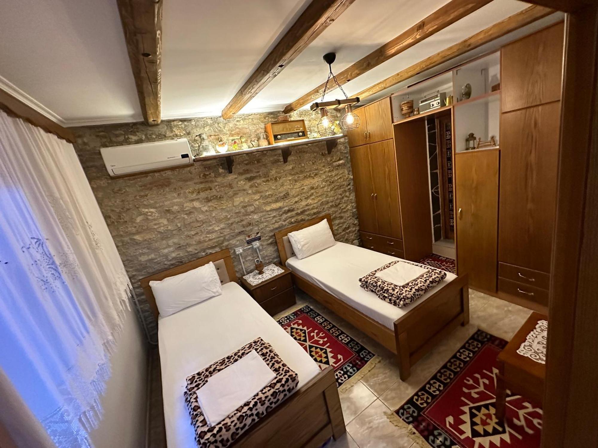 Ahmetaj Guest House Gjirokastër Екстериор снимка