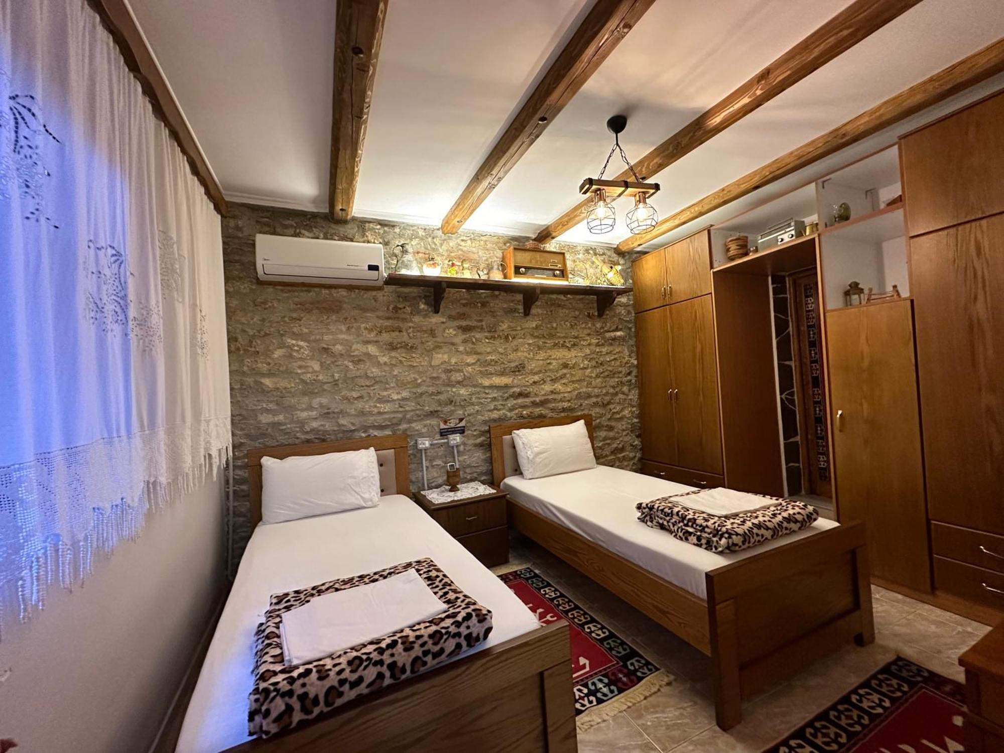Ahmetaj Guest House Gjirokastër Екстериор снимка