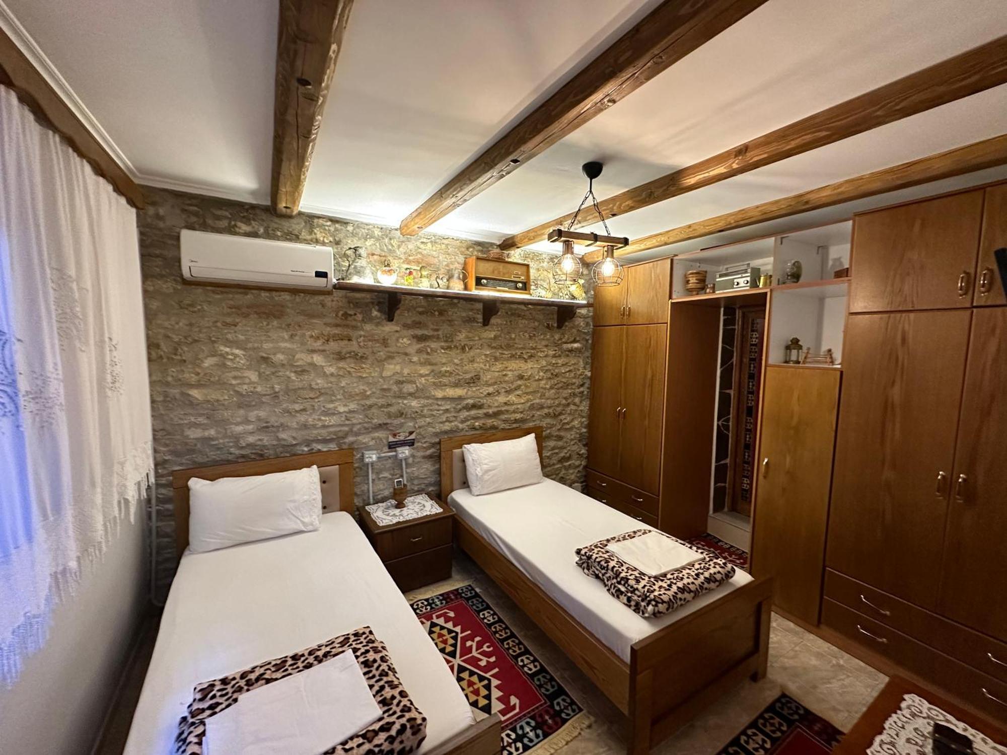 Ahmetaj Guest House Gjirokastër Екстериор снимка