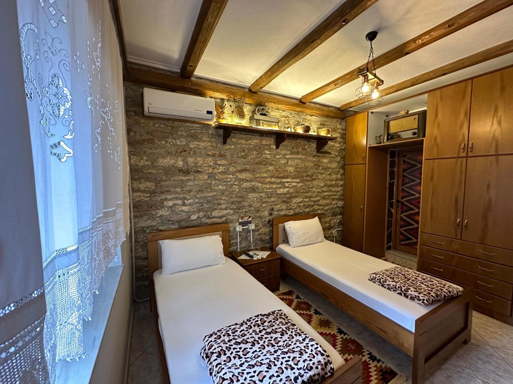 Ahmetaj Guest House Gjirokastër Екстериор снимка