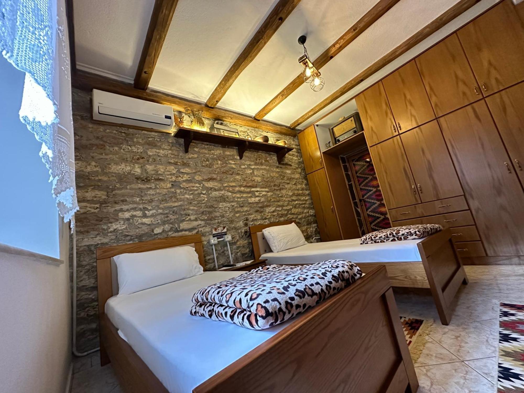 Ahmetaj Guest House Gjirokastër Екстериор снимка