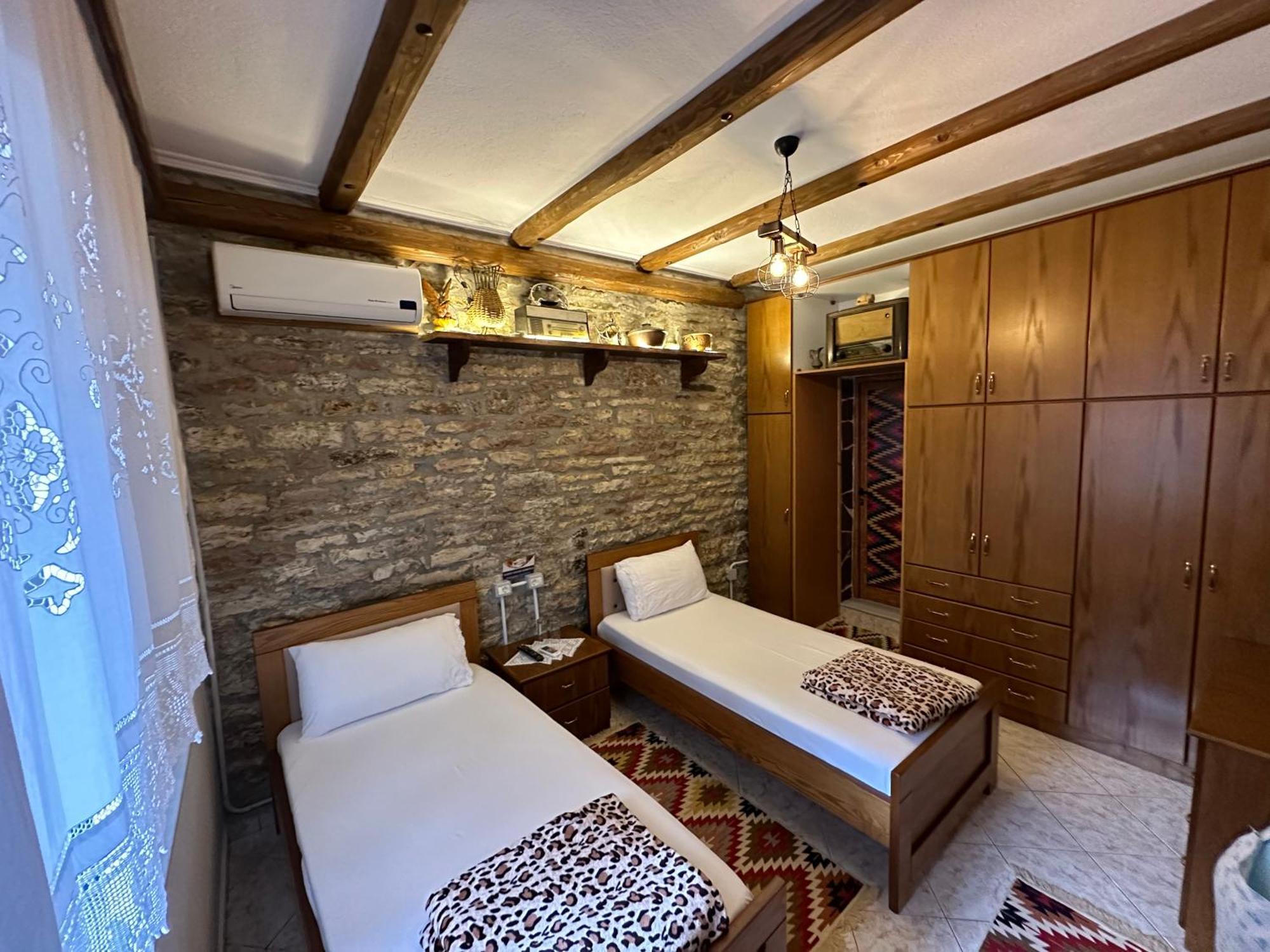 Ahmetaj Guest House Gjirokastër Екстериор снимка