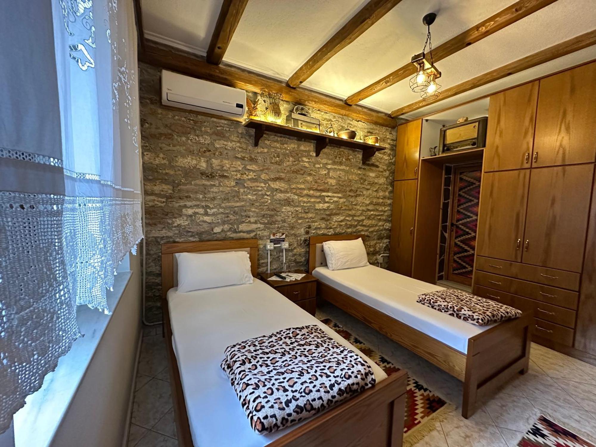 Ahmetaj Guest House Gjirokastër Екстериор снимка