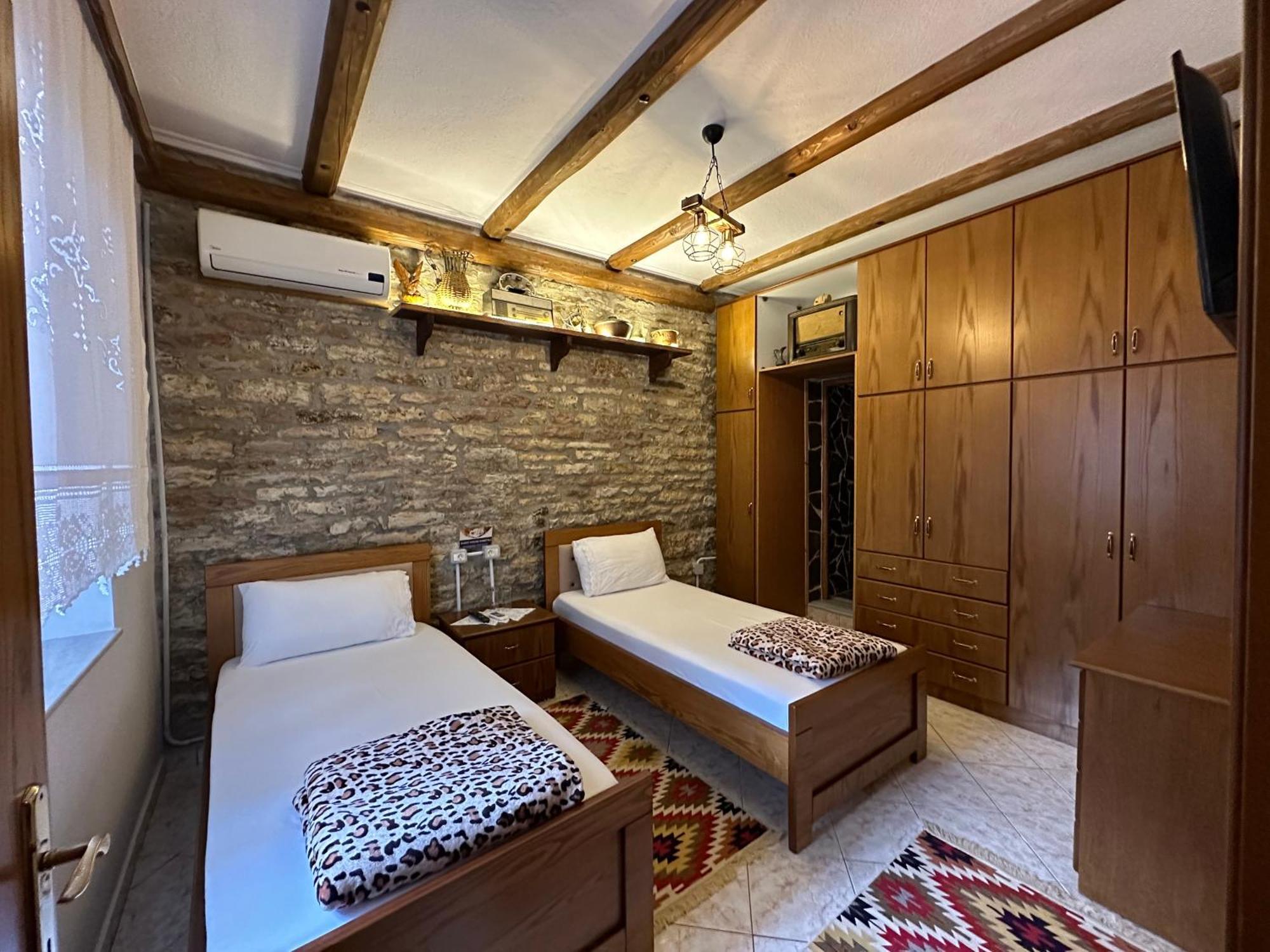 Ahmetaj Guest House Gjirokastër Екстериор снимка