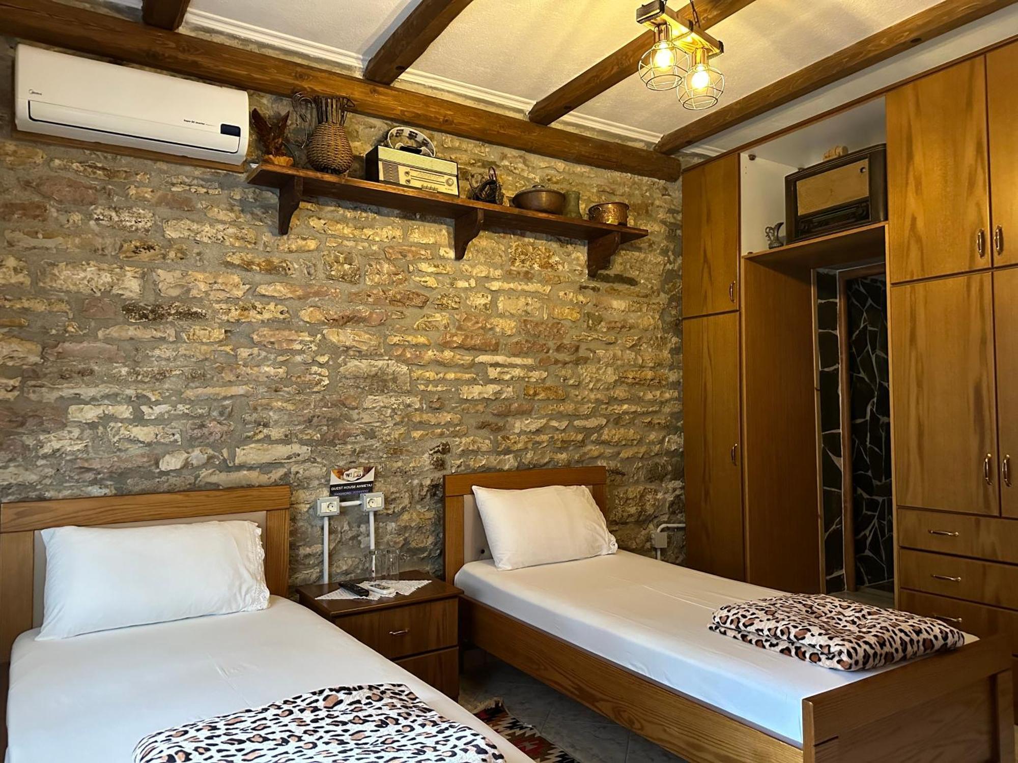 Ahmetaj Guest House Gjirokastër Екстериор снимка