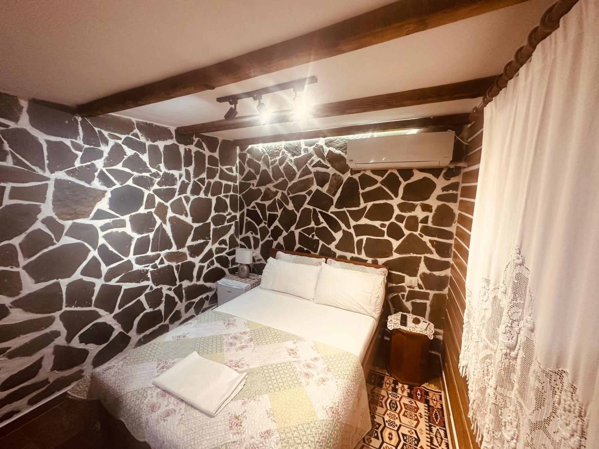 Ahmetaj Guest House Gjirokastër Екстериор снимка