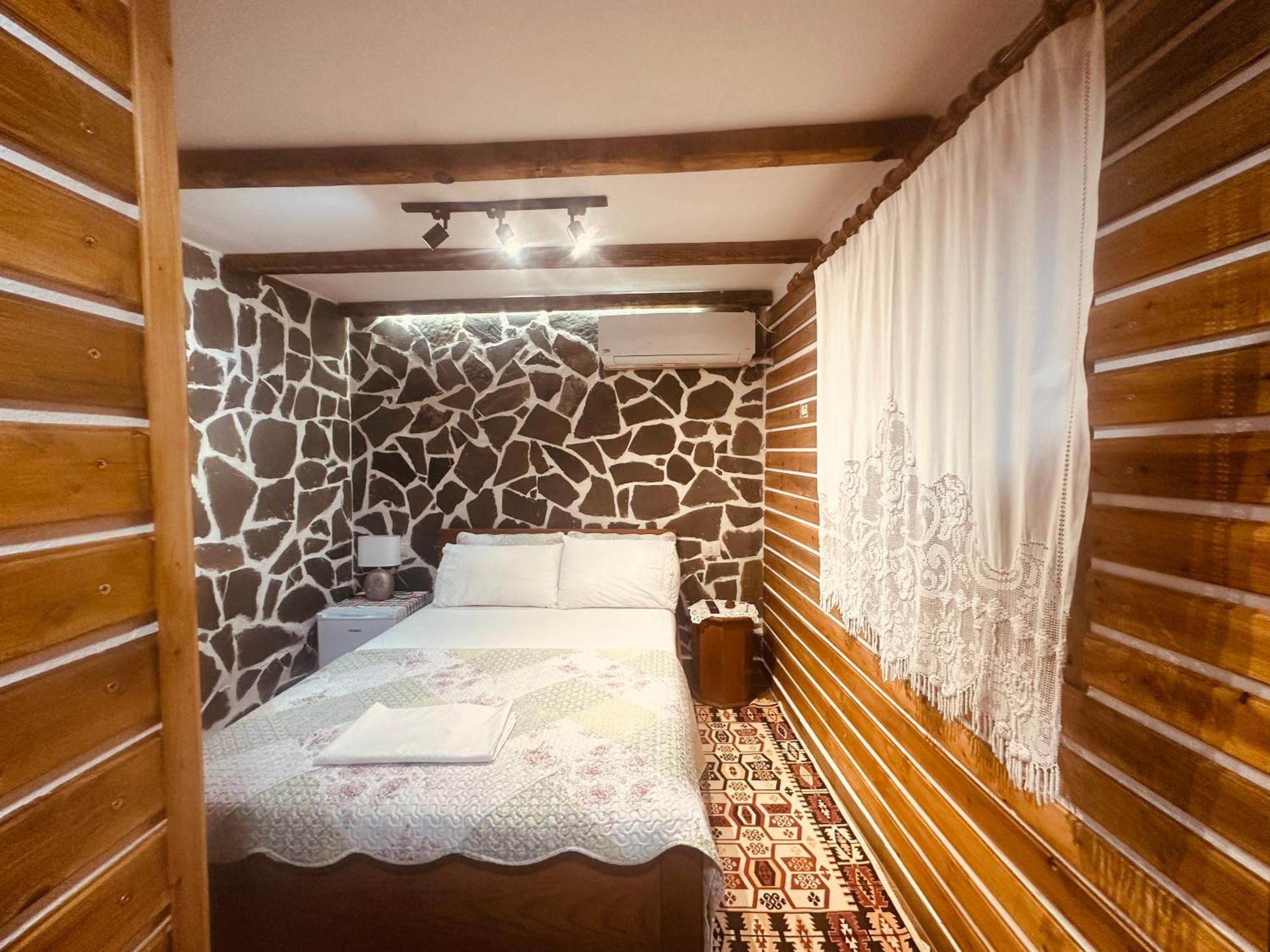 Ahmetaj Guest House Gjirokastër Екстериор снимка