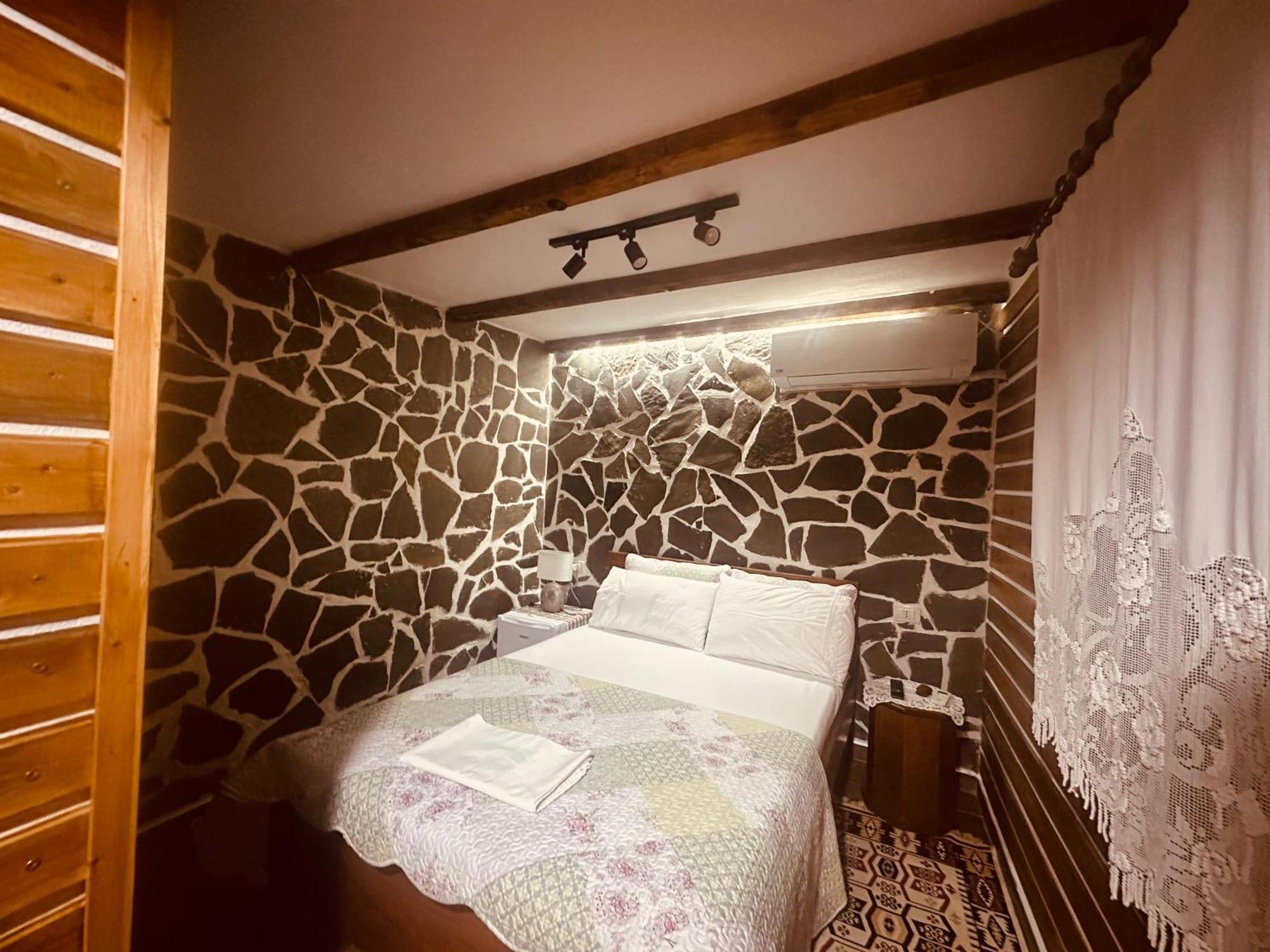 Ahmetaj Guest House Gjirokastër Екстериор снимка